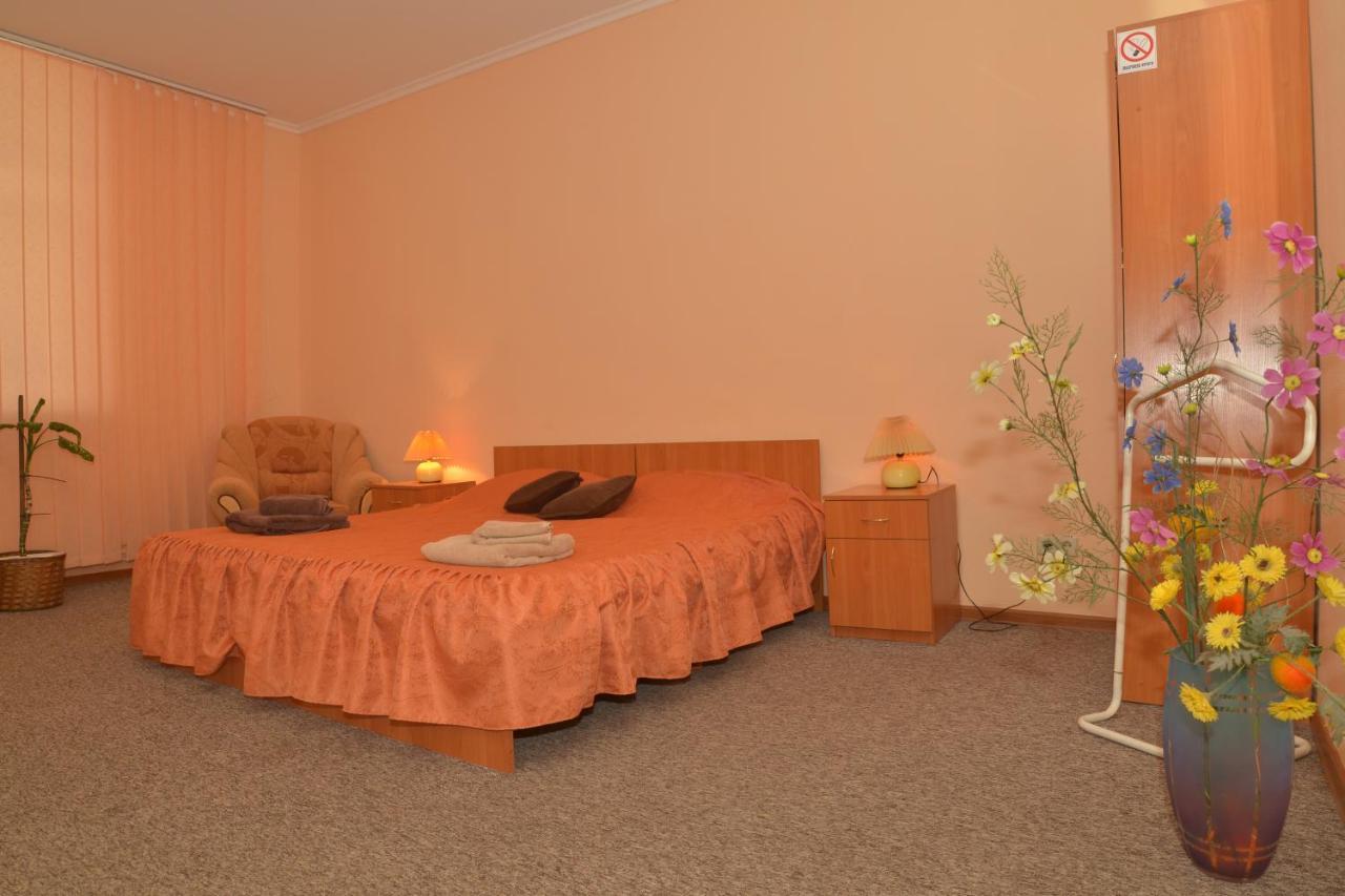 Отель "Экспресс" Jytomyr Extérieur photo