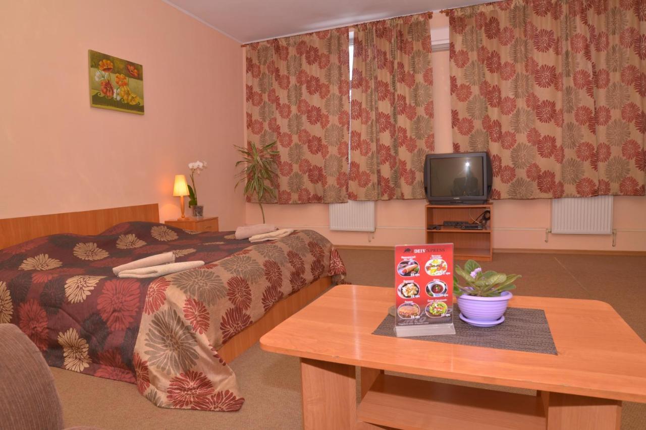 Отель "Экспресс" Jytomyr Extérieur photo